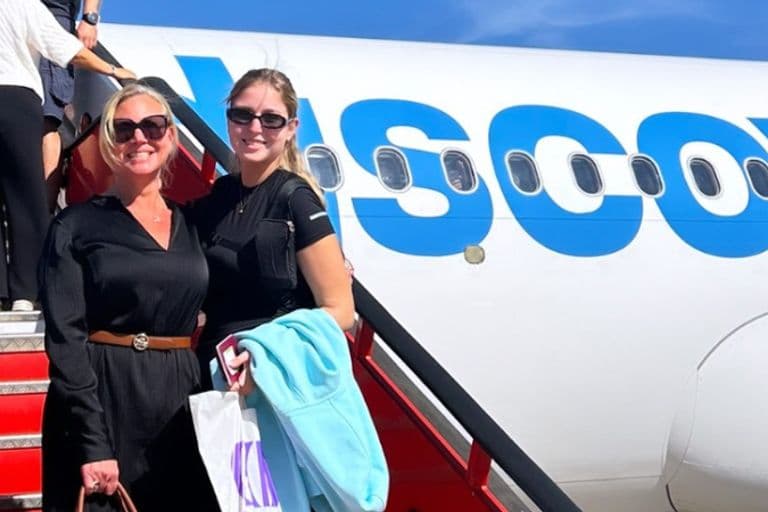 Anja Gross-Kölsch und Leyla Avdiu vorm Abflug in Jerez de la Frontera. Foto: privat